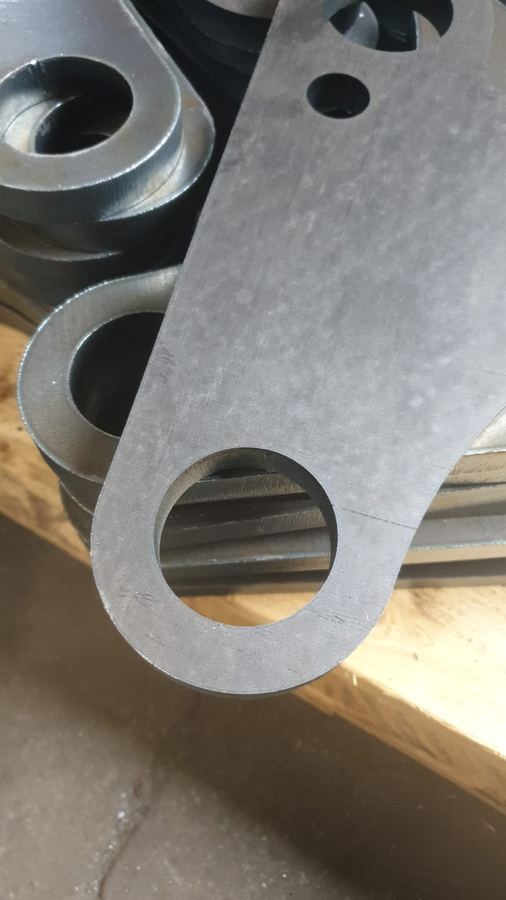 Detale z dużymi otworami i złożonym profilem