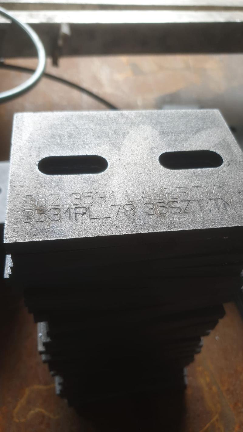 Znakowanie laserowe na stalowych detalach