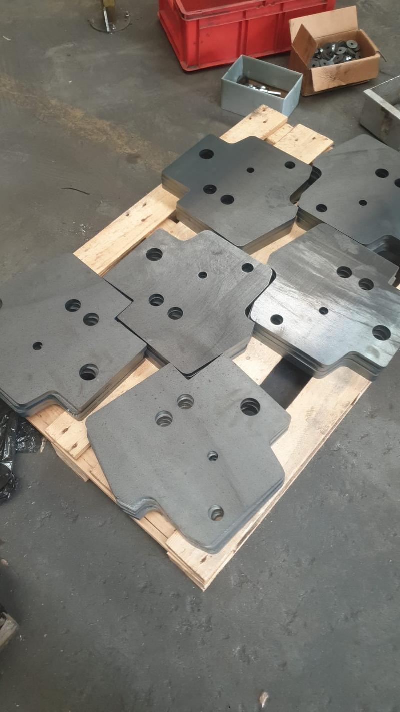 Krawędź grubej blachy po cięciu laserowym